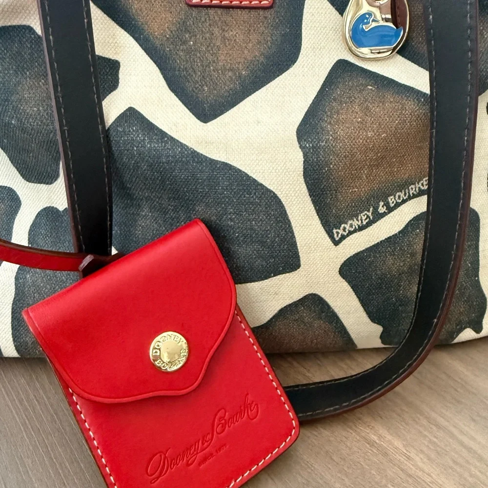 DOONEY & BOURKE Safari/Giraffe Tote - Picture 7 of 9